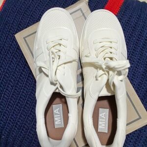 MIA Cream Lace-Up Sneakers